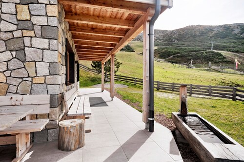 Apartment 'Ground Floor' with Mountain View, Shared Terrace and Wi-Fi