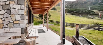 Apartment 'Ground Floor' with Mountain View, Shared Terrace and Wi-Fi