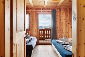 4 bedrooms, WiFi, bed sheets - Apartment 'Upper Floor' with Mountain View, Shared Terrace and Wi-Fi (Sarntal)