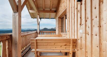 Apartment 'Upper Floor' with Mountain View, Shared Terrace and Wi-Fi