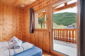 4 bedrooms, WiFi, bed sheets