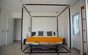 4 bedrooms, iron/ironing board, Internet