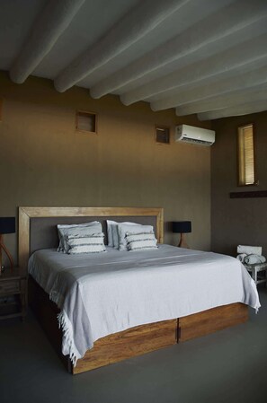 1 dormitori, planxa i posts de planxar, wifi i roba de llit