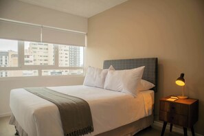 1 bedroom, iron/ironing board, WiFi, bed sheets - w* | Striking 1BR in Miraflores (Miraflores)