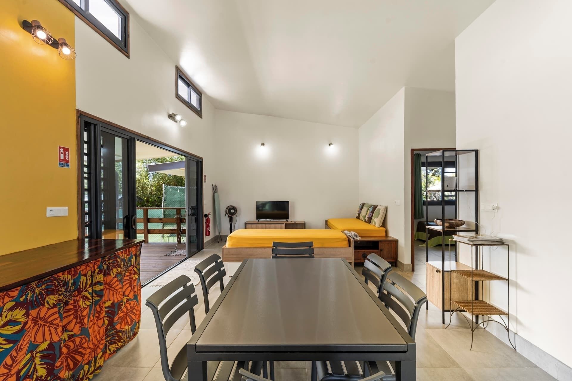 Temenino Pihiti Secluded Bungalow - Tahiti