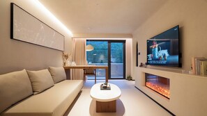 Individually decorated, individually furnished, desk, laptop workspace - Beifei Garden Majestic Great Wall View (Yanqing)