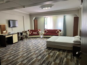 Deluxe Suite | Free WiFi