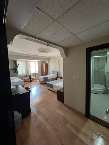 KUMBASAR OTEL