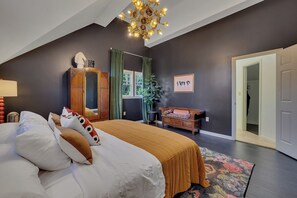 5 Schlafzimmer, Schreibtisch, Bügeleisen/Bügelbrett, kostenloses WLAN