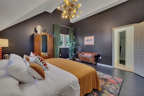 4 bedrooms, desk, iron/ironing board, free WiFi - Modern eclectic 4BR, 3BA home in the heart of Inman Park. (Atlanta)