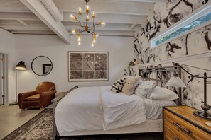 1 Schlafzimmer, Schreibtisch, Bügeleisen/Bügelbrett, Reisekinderbett