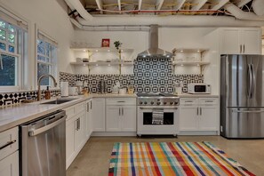 Fridge, microwave, oven, stovetop - Inman Park Terrace Suite w/ Private Entrance (Atlanta)