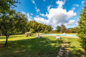 Pool - Holiday Home 'San Michele - Casa Convento' with Mountain View, Shared Pool and Wi-Fi (Montieri)