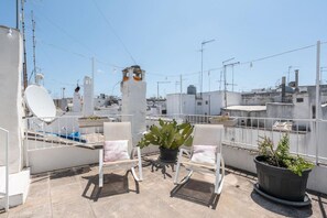 Unclassified image, 4 of 37, button