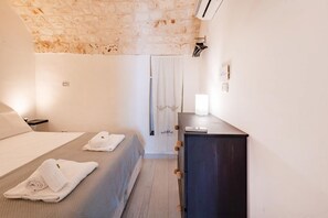 2 bedrooms, iron/ironing board, travel cot
