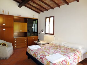 2 bedrooms, WiFi, bed sheets