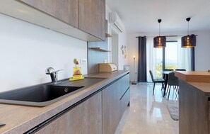 Kühlschrank, Herdplatte, Geschirrspüler