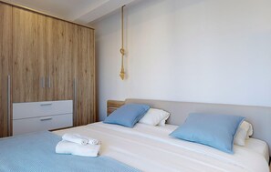 3 bedrooms, iron/ironing board, travel cot, free WiFi - Gorgeous apartment in Drenje with house sea view (Drenje)