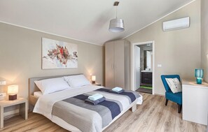 5 bedrooms, travel crib, free WiFi