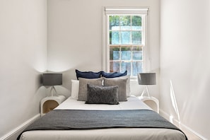 4 habitaciones, escritorio, tabla de planchar con plancha y wifi gratis 