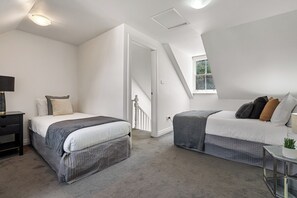 4 bedrooms, desk, iron/ironing board, free WiFi