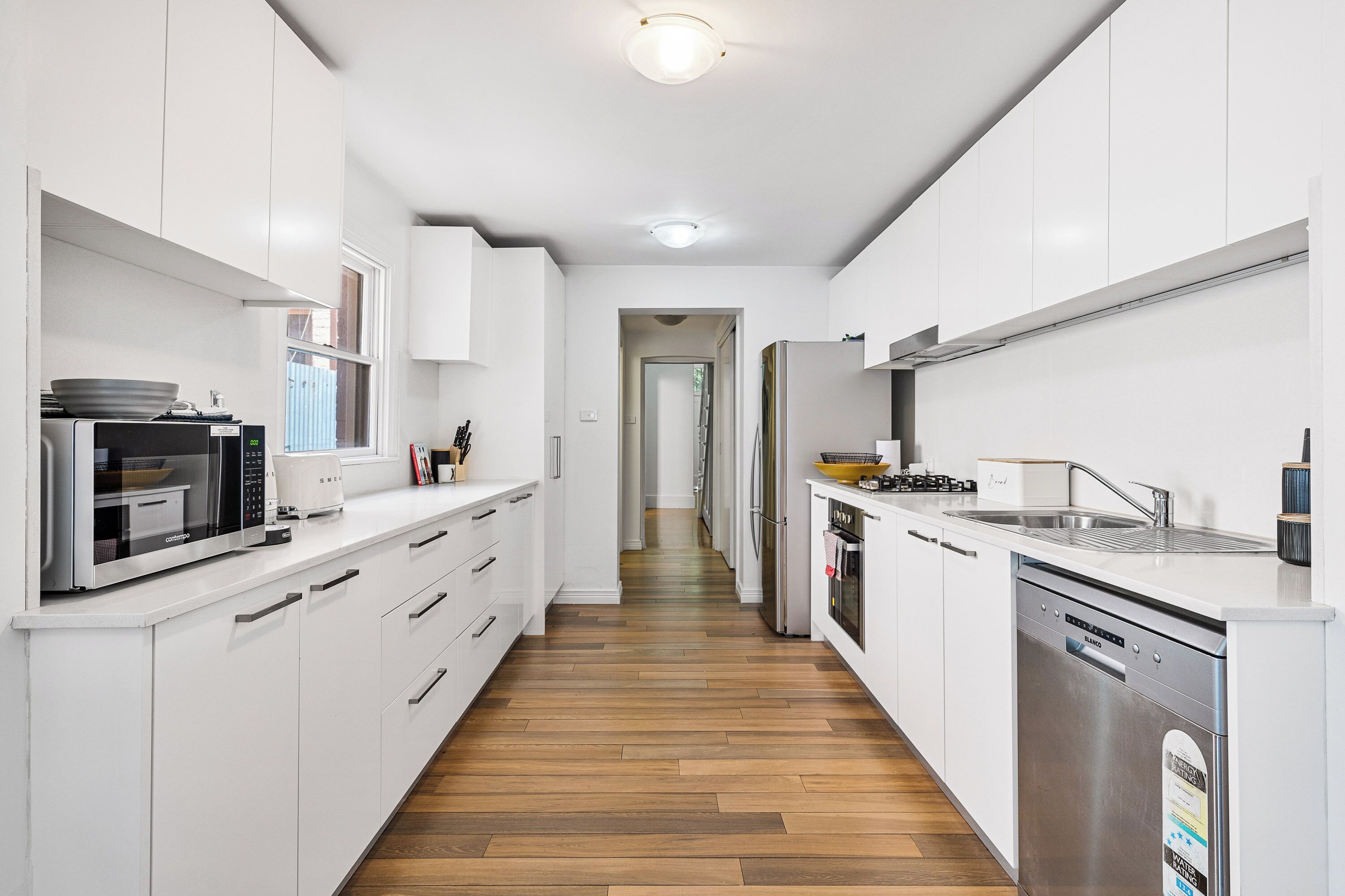 冰箱、微波炉、烤箱、炉灶