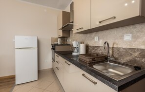 Kühlschrank, Herdplatte, Geschirrspüler