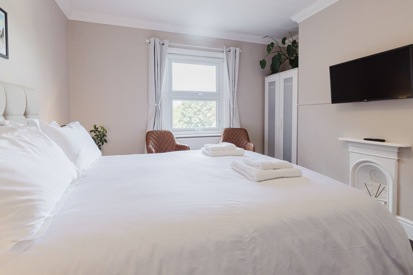 1 quarto, escrivaninha, ferros/tábuas de passar roupa, Wi-Fi de cortesia