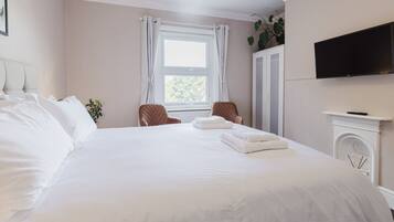 1 quarto, escrivaninha, ferros/tábuas de passar roupa, Wi-Fi de cortesia