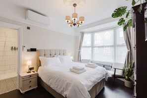 1 bedroom, desk, iron/ironing board, free WiFi - Grace`s Guesthouse Room 5 (Tring)