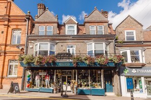 Exterior - Grace`s Guesthouse 68b (Tring)