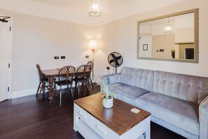 Smart TV - Grace`s Guesthouse 68b (Tring)