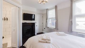 1 bedroom, desk, iron/ironing board, free WiFi