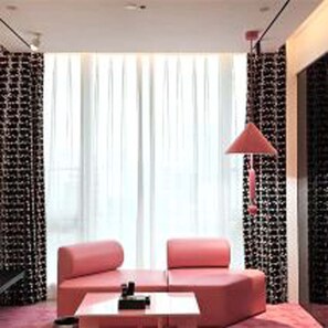 Comfort Double Room, City View | Desk, laptop workspace, blackout drapes, iron/ironing board - Yashan Tianlai S Hotel Taikoo Li Chengdu (Chengdu)