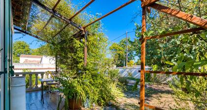 Chambre d'hĂŽtes 'Cantegrel 1er Ătage pour 1 Ă  5' avec terrasse partagĂ©e, jardin partagĂ© et Wi-Fi