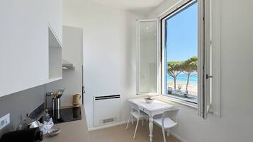 Peti sejuk, ketuhar gelombang mikro, ketuhar, dapur