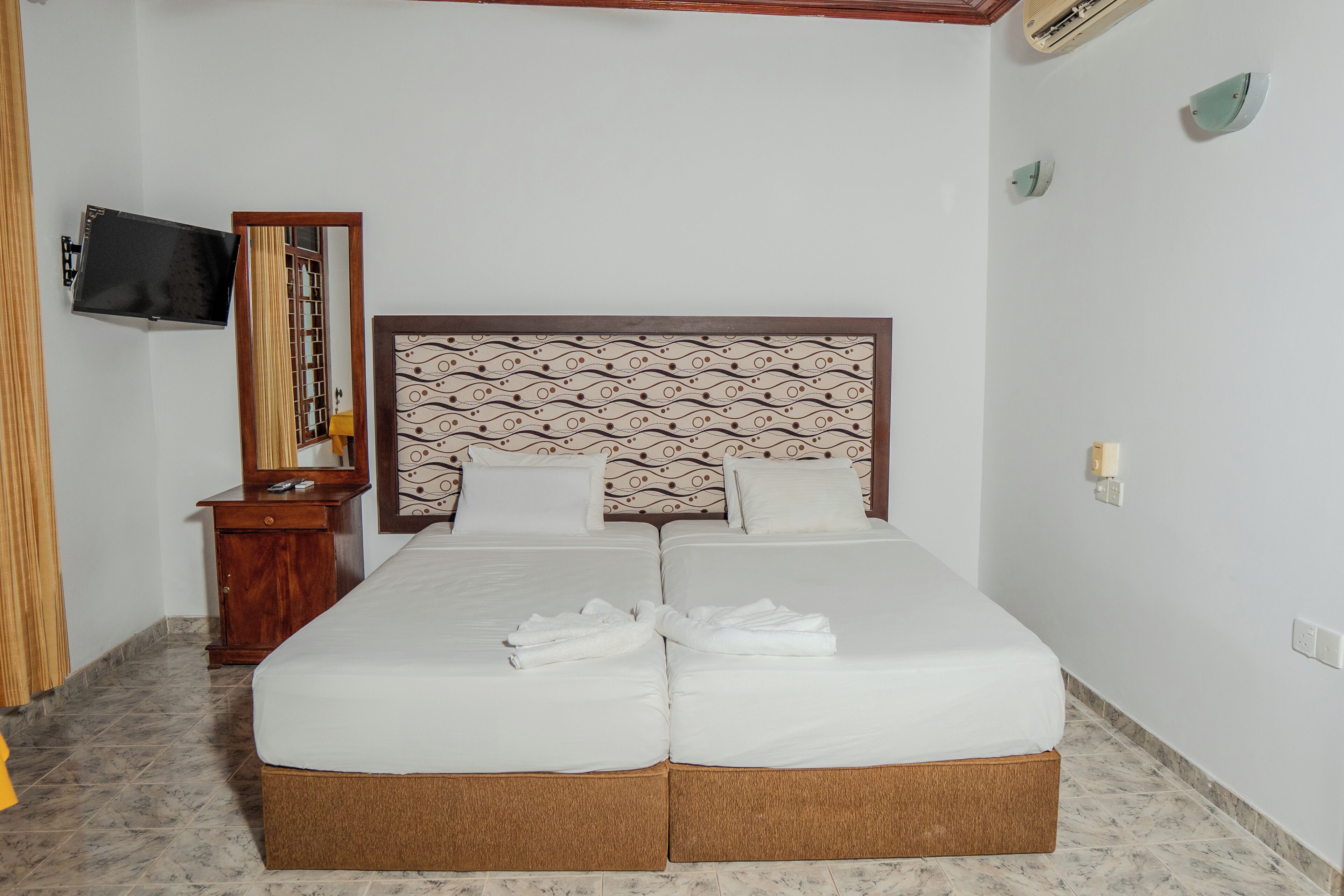Double Room, Balcony, Pool View | Desk, free WiFi