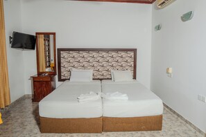 Double Room, Balcony, Pool View | Desk, free WiFi - Flamingo Lake Resort (Debarawewa)
