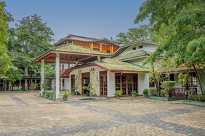 Exterior - Flamingo Lake Resort (Debarawewa)