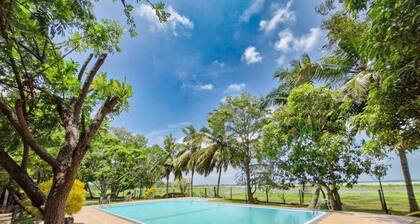 Flamingo Lake Resort