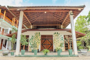 Exterior - Flamingo Lake Resort (Debarawewa)