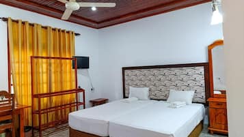 Double Room, Balcony, Pool View | Desk, free WiFi