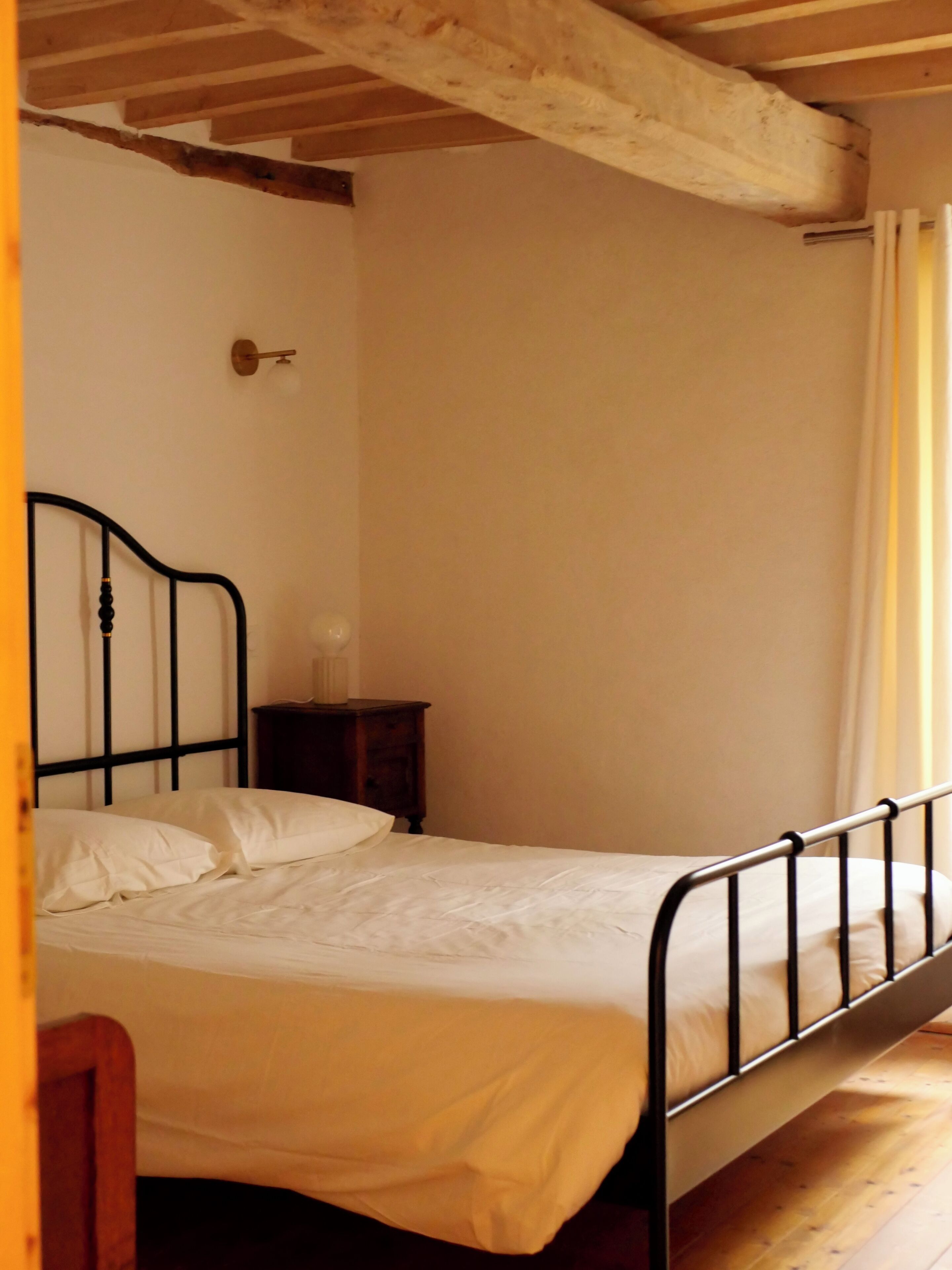 4 slaapkamers, een strijkplank/strijkijzer, wifi, beddengoed