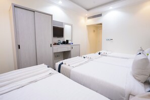 ميني بار وستائر تعتيم ومكواة/لوح كي وواي فاي مجانًا