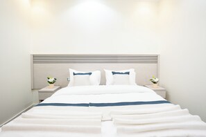 Minibar, blackout curtains, soundproofing, iron/ironing board - Orvana Thakher Hotel (Makkah)