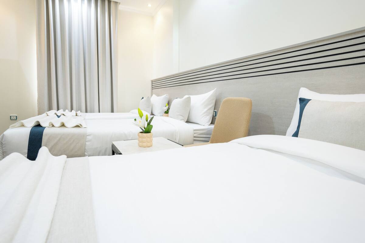 Dreibettzimmer | Verdunkelungsvorhänge, Bügeleisen/Bügelbrett, kostenloses WLAN