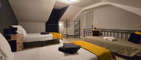 2 bedrooms, iron/ironing board, travel cot, free WiFi