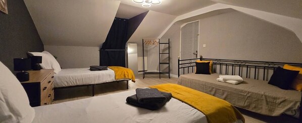 2 bedrooms, iron/ironing board, travel cot, free WiFi