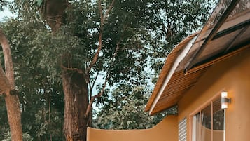 Luxury-Zweibettzimmer, Bergblick | Verdunkelungsvorhänge, kostenloses WLAN