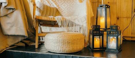 Blackout curtains, free WiFi